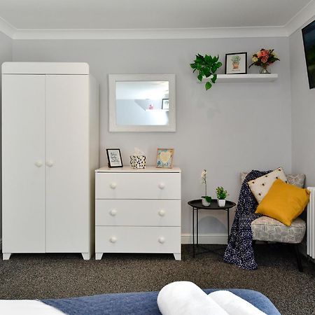 Free Parking - Heart Of The City - Superb Townhouse & Garden - Peaceful Area But Only 5Min Walk To Beach, Shops, Bars, Arena, Marina, Parks Swansea Luaran gambar