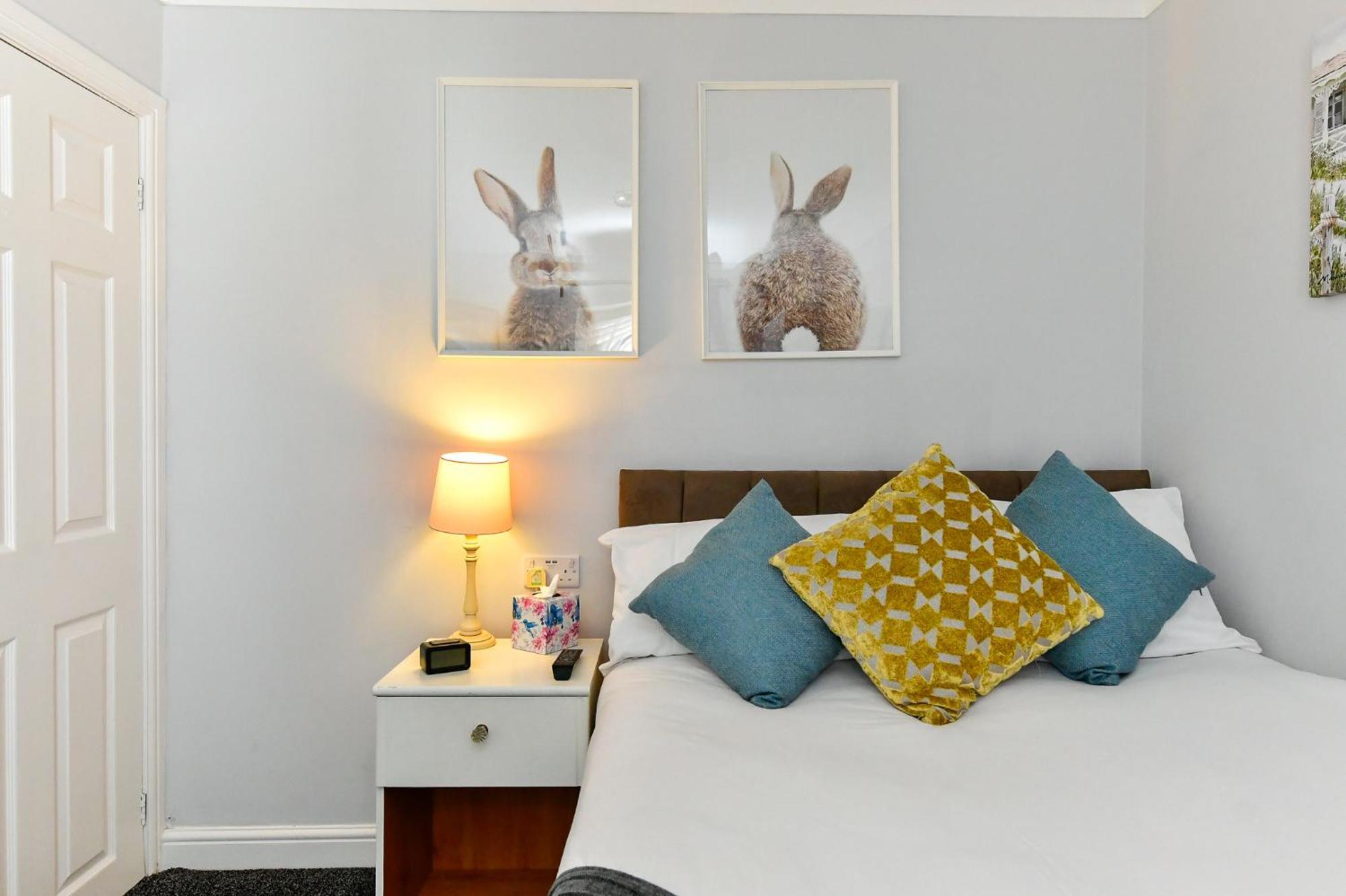 Free Parking - Heart Of The City - Superb Townhouse & Garden - Peaceful Area But Only 5Min Walk To Beach, Shops, Bars, Arena, Marina, Parks Swansea Luaran gambar