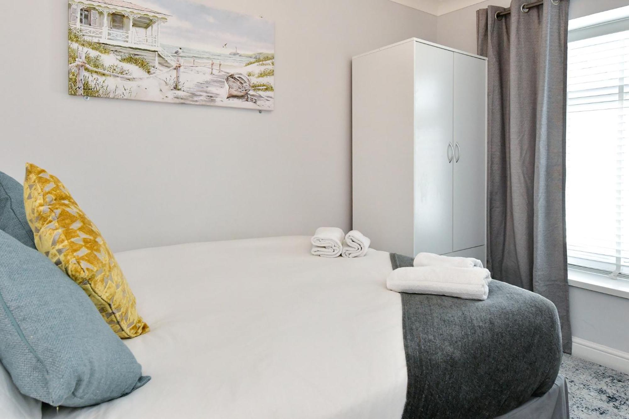Free Parking - Heart Of The City - Superb Townhouse & Garden - Peaceful Area But Only 5Min Walk To Beach, Shops, Bars, Arena, Marina, Parks Swansea Luaran gambar