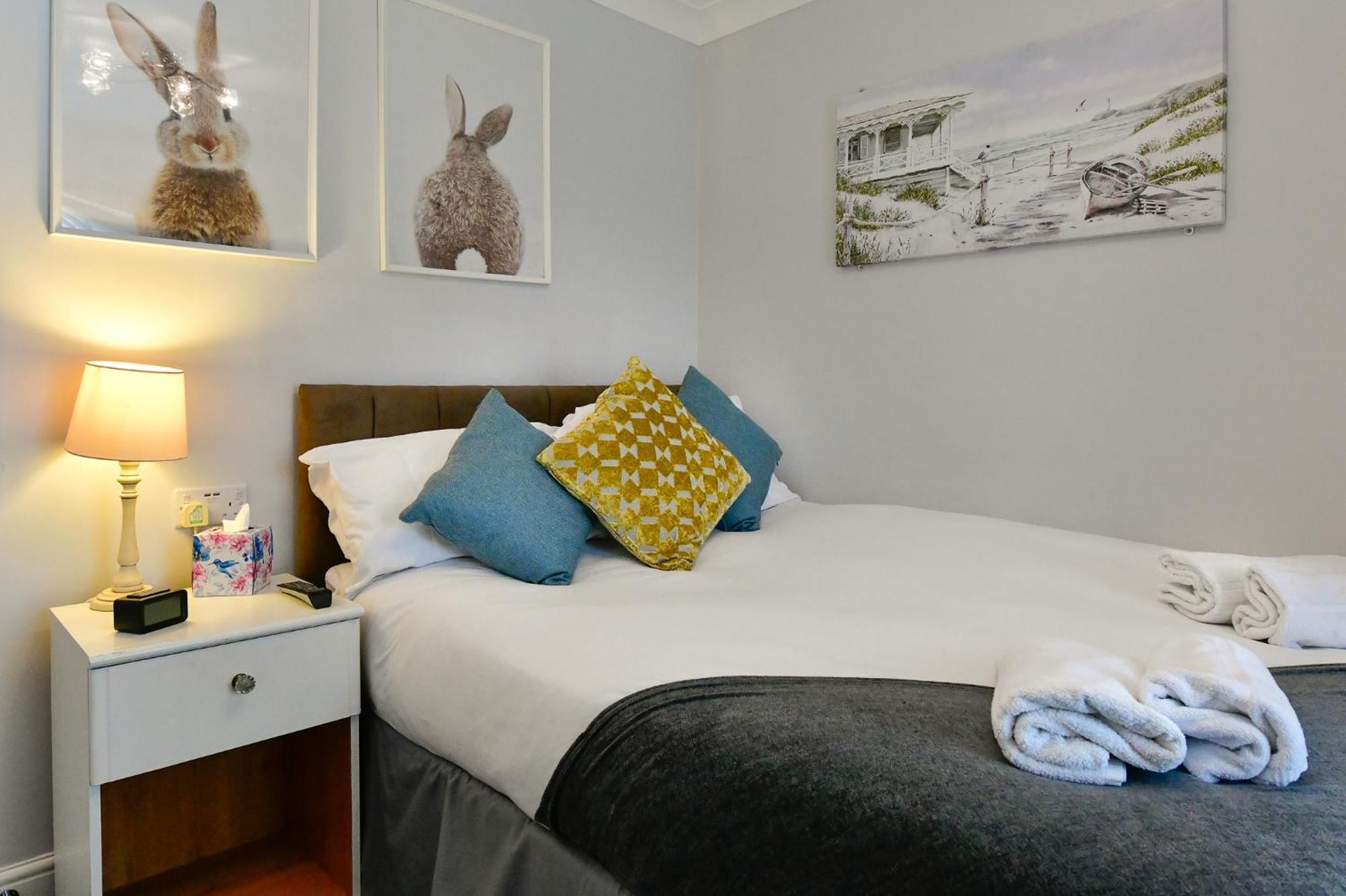 Free Parking - Heart Of The City - Superb Townhouse & Garden - Peaceful Area But Only 5Min Walk To Beach, Shops, Bars, Arena, Marina, Parks Swansea Luaran gambar
