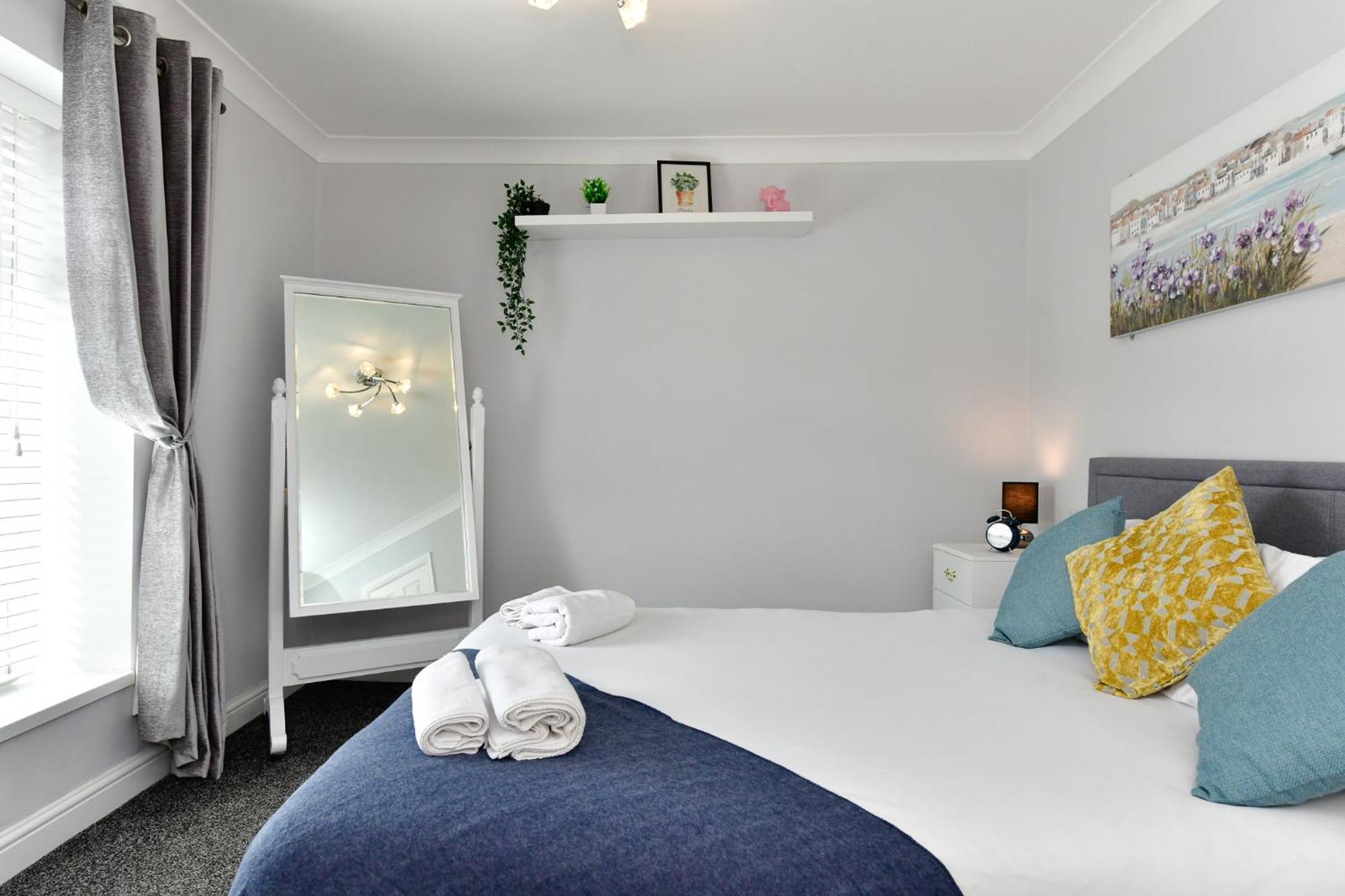 Free Parking - Heart Of The City - Superb Townhouse & Garden - Peaceful Area But Only 5Min Walk To Beach, Shops, Bars, Arena, Marina, Parks Swansea Luaran gambar