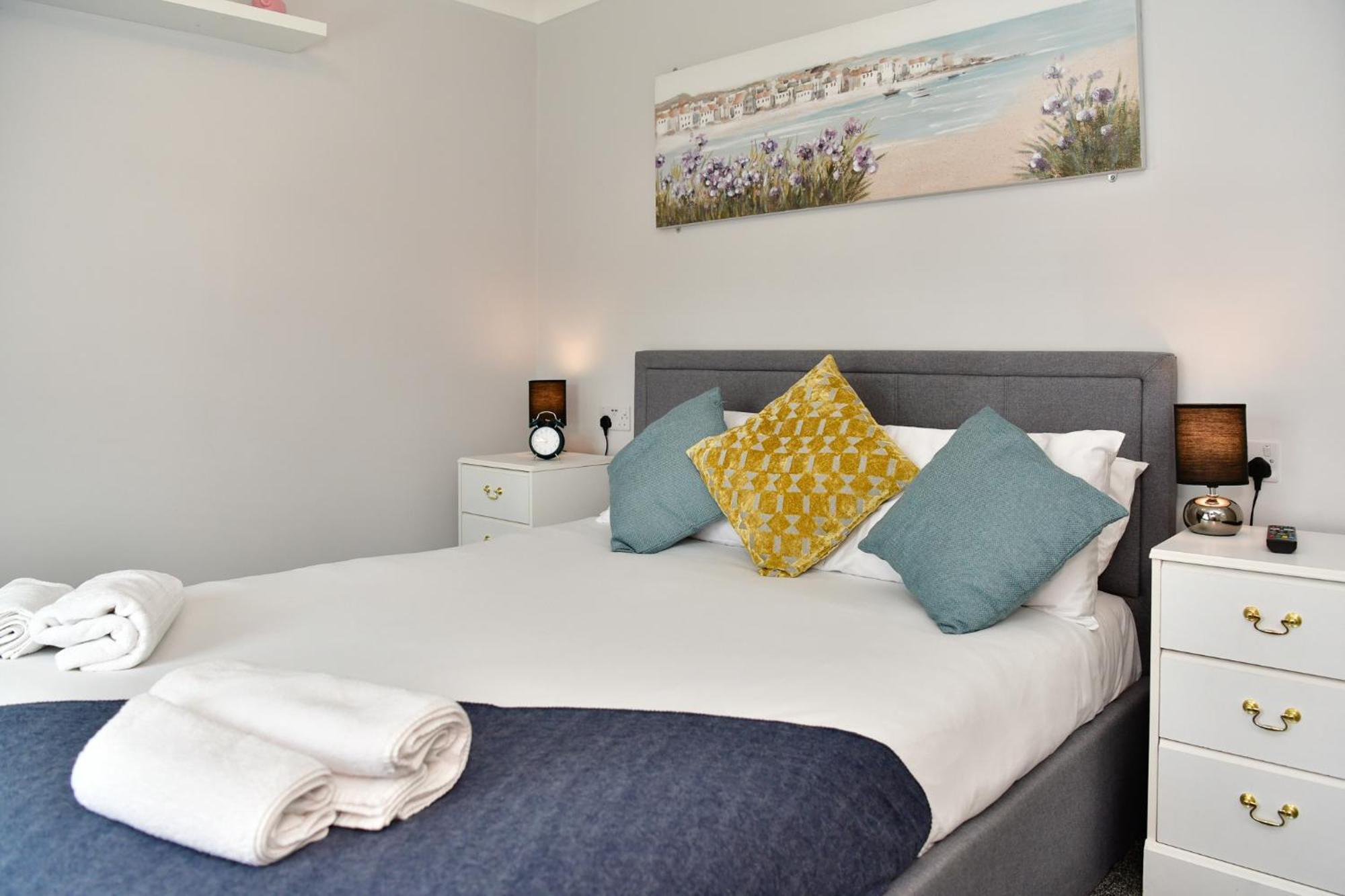 Free Parking - Heart Of The City - Superb Townhouse & Garden - Peaceful Area But Only 5Min Walk To Beach, Shops, Bars, Arena, Marina, Parks Swansea Luaran gambar