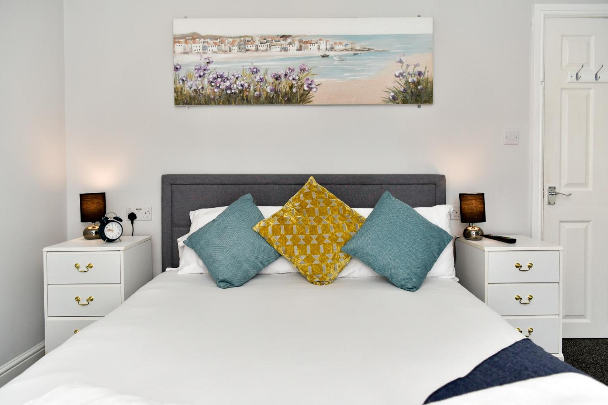 Free Parking - Heart Of The City - Superb Townhouse & Garden - Peaceful Area But Only 5Min Walk To Beach, Shops, Bars, Arena, Marina, Parks Swansea Luaran gambar