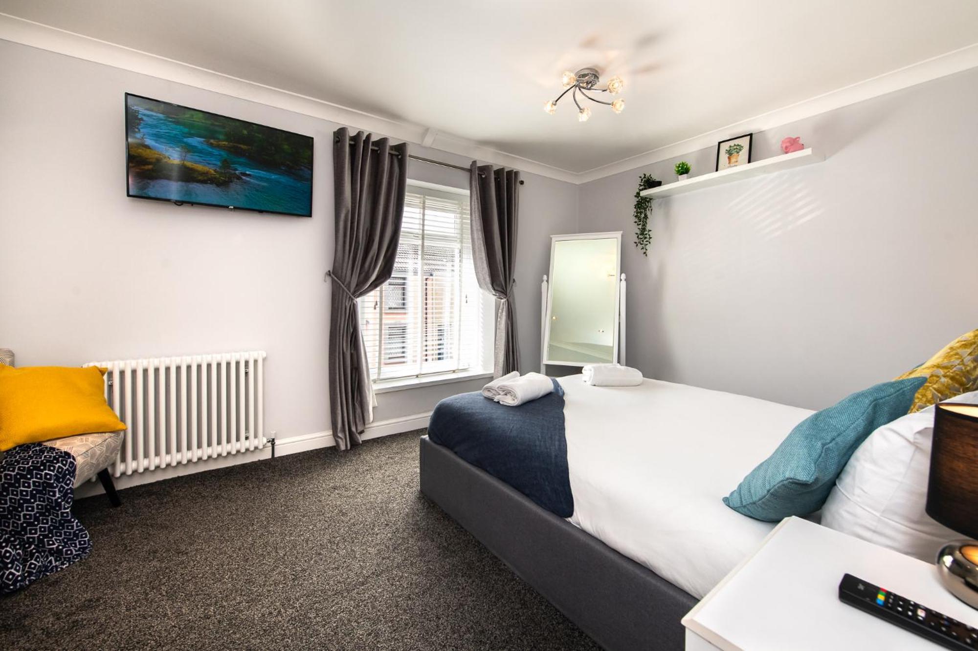 Free Parking - Heart Of The City - Superb Townhouse & Garden - Peaceful Area But Only 5Min Walk To Beach, Shops, Bars, Arena, Marina, Parks Swansea Luaran gambar