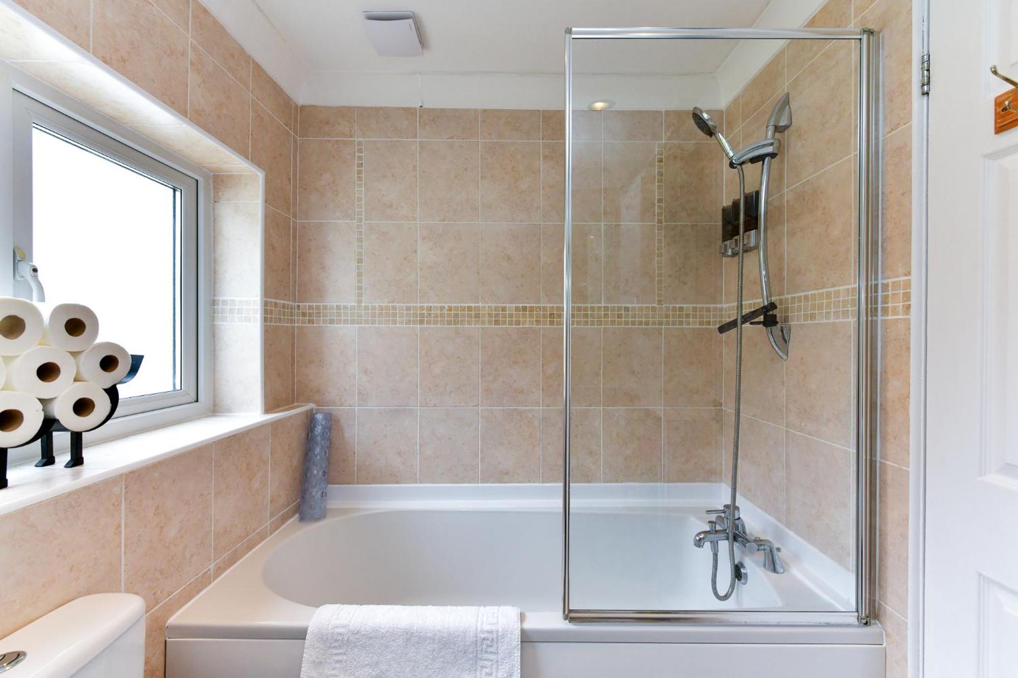 Free Parking - Heart Of The City - Superb Townhouse & Garden - Peaceful Area But Only 5Min Walk To Beach, Shops, Bars, Arena, Marina, Parks Swansea Luaran gambar