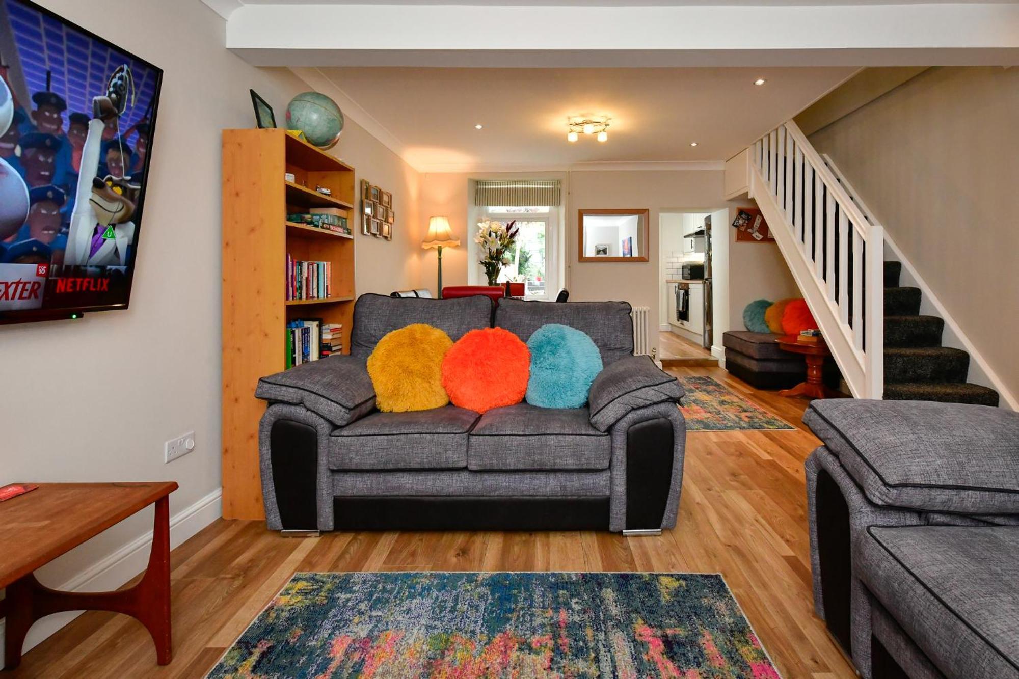Free Parking - Heart Of The City - Superb Townhouse & Garden - Peaceful Area But Only 5Min Walk To Beach, Shops, Bars, Arena, Marina, Parks Swansea Luaran gambar