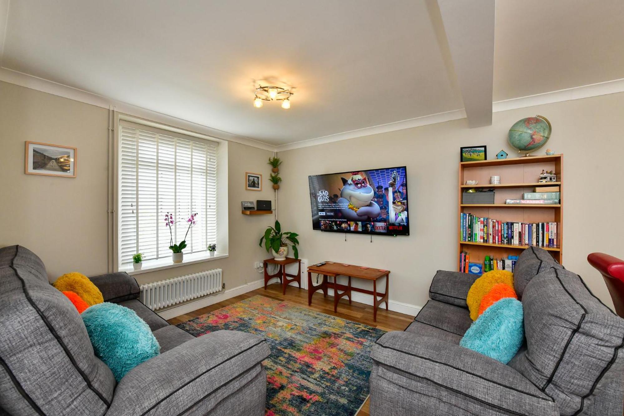 Free Parking - Heart Of The City - Superb Townhouse & Garden - Peaceful Area But Only 5Min Walk To Beach, Shops, Bars, Arena, Marina, Parks Swansea Luaran gambar