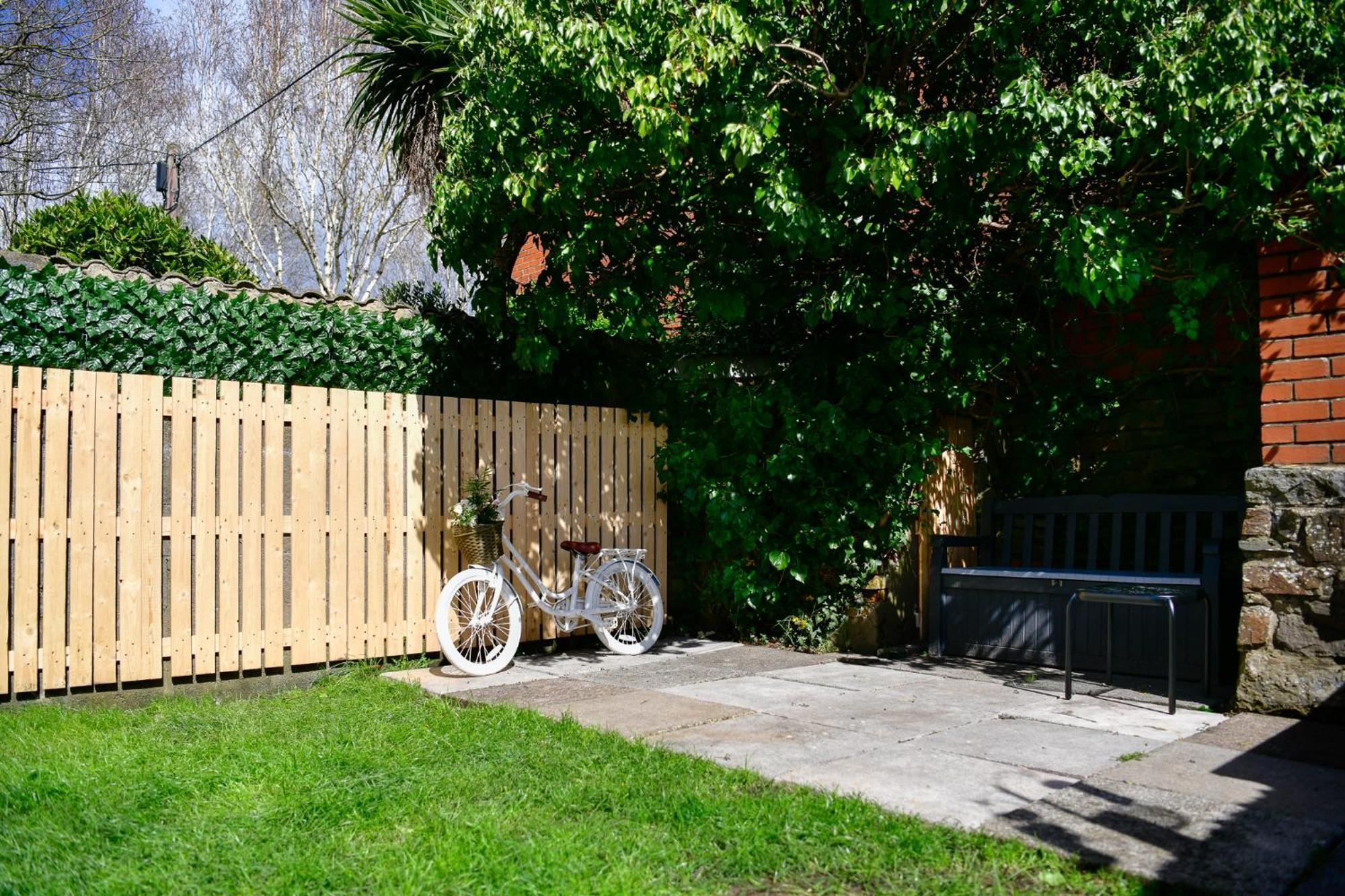 Free Parking - Heart Of The City - Superb Townhouse & Garden - Peaceful Area But Only 5Min Walk To Beach, Shops, Bars, Arena, Marina, Parks Swansea Luaran gambar
